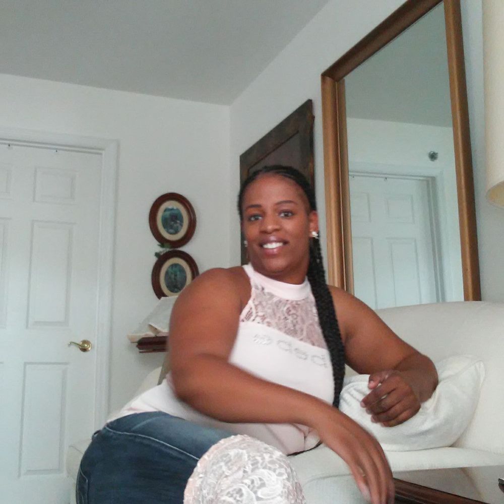 Meet your Posher, Dominique